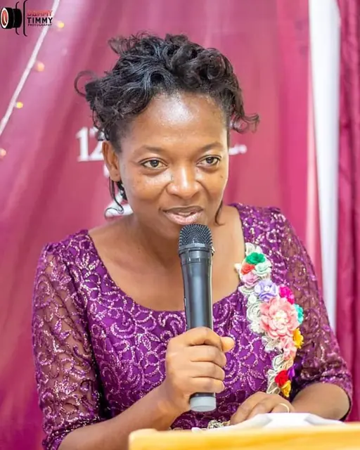 Nikjade's founder speaking at the graduation and book launch